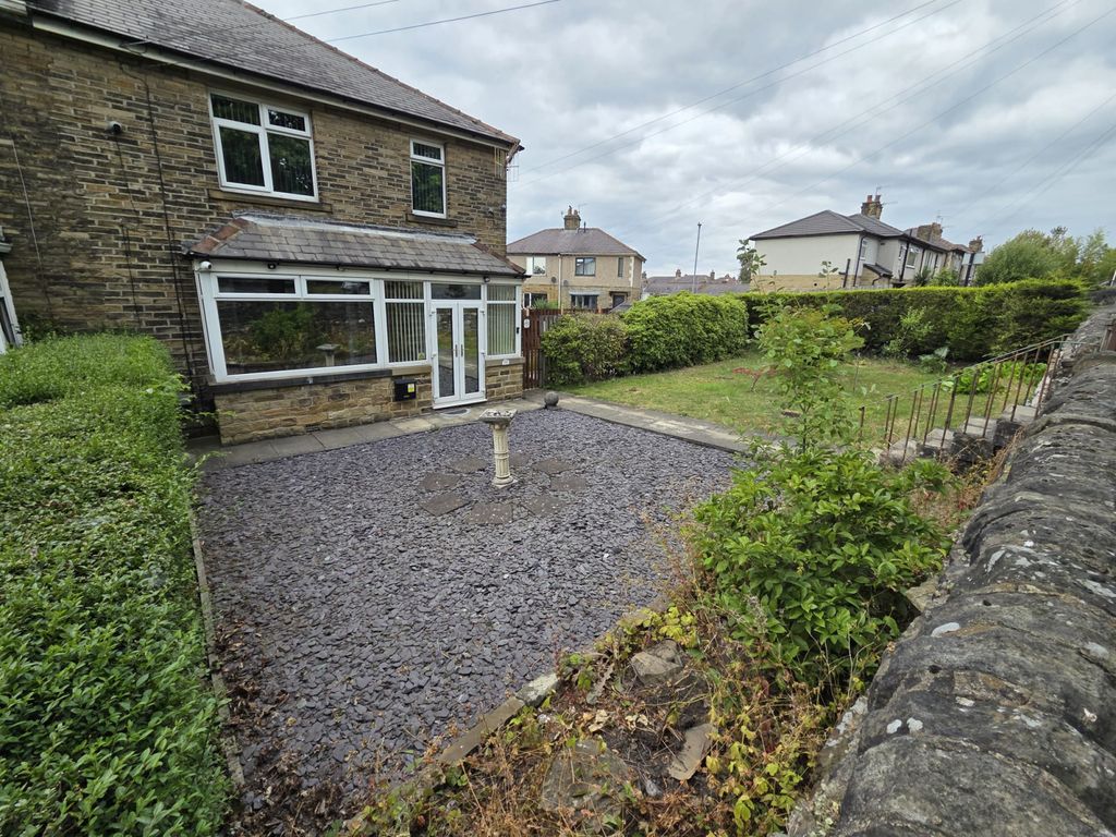 Property photo 1 of 30 245 Leeds Road, Shipley, Bd18 1Dy