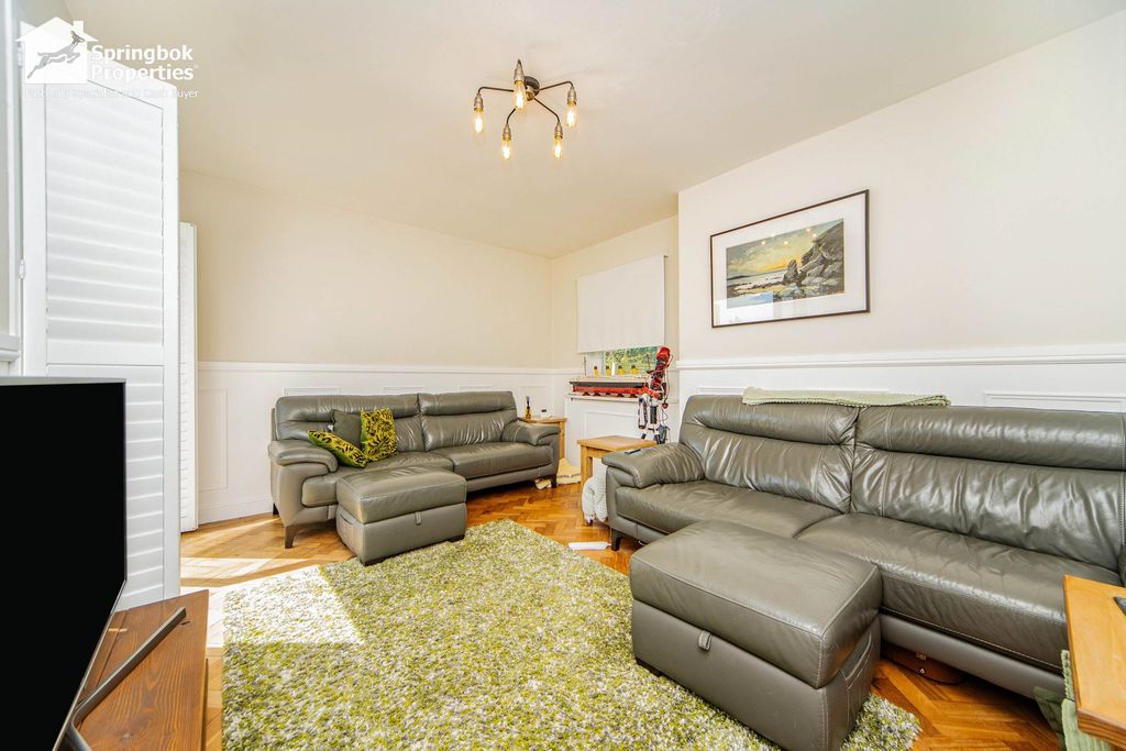 Property photo 3 of 16 Image 2