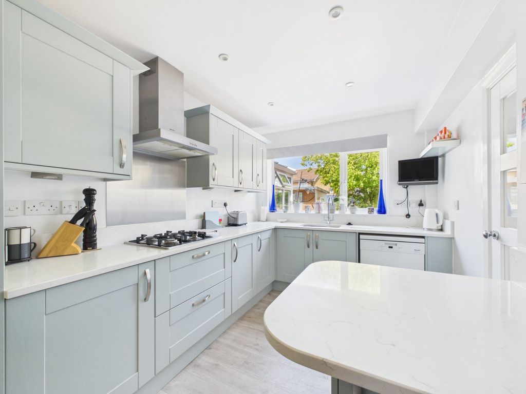 Property photo 3 of 16 Kitchen/Breakfast