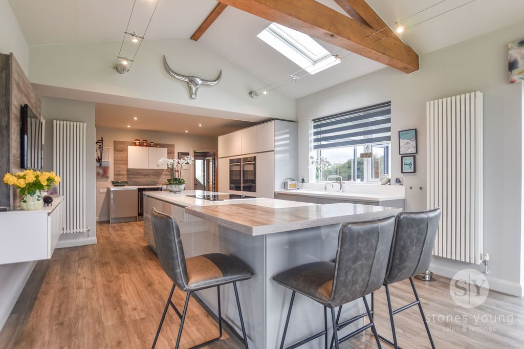 Property photo 2 of 27