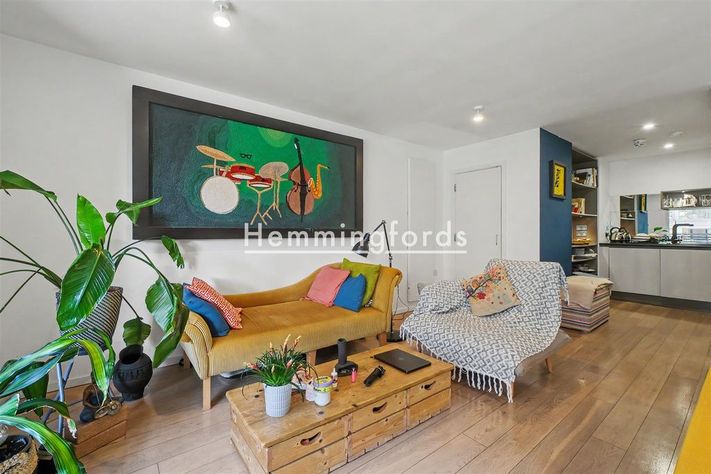Property photo 3 of 15 Reliance Wharf N1-5.Jpg