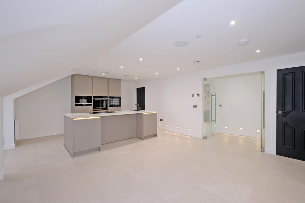 Property photo 2 of 14 Lounge