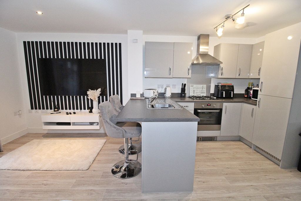 Property photo 3 of 13 4850454