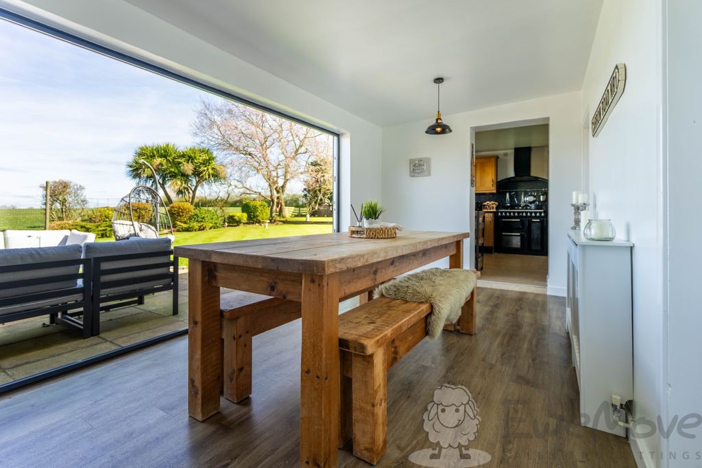 Property photo 3 of 12 Dining Room