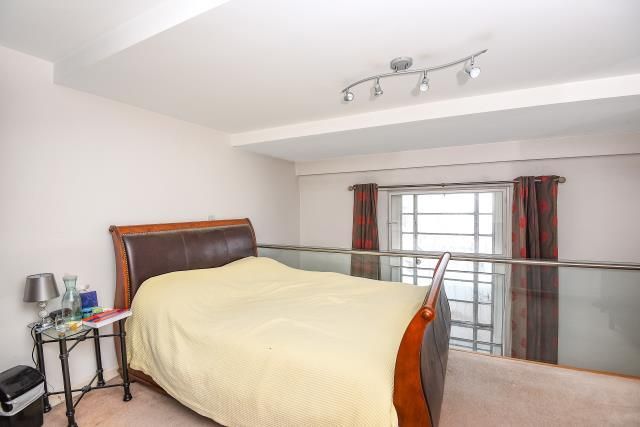 Property photo 3 of 10 Bedroom View