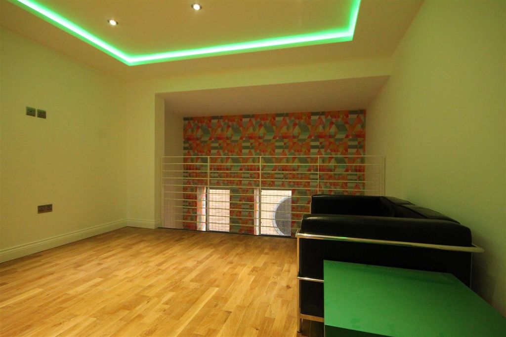 Property photo 3 of 7 49522.Jpg