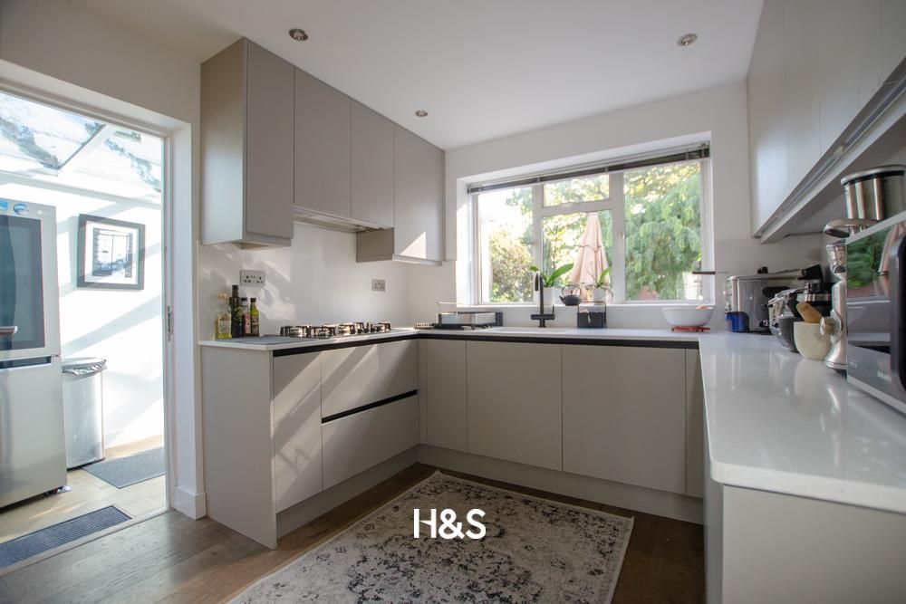 Property photo 3 of 18 100A Fabian Crescent - Utility.Jpg