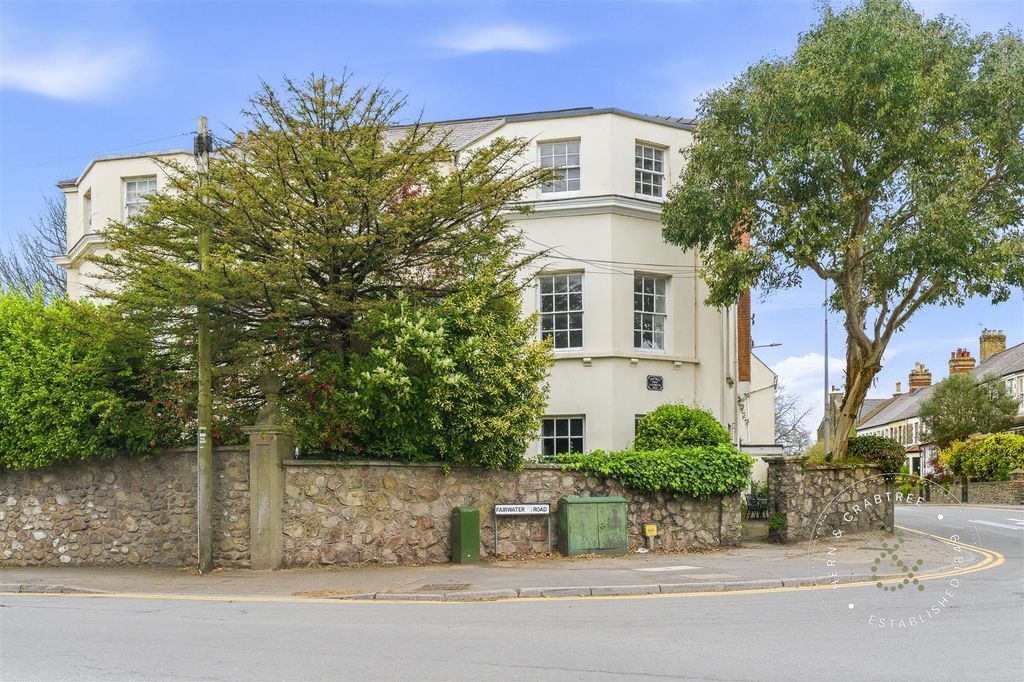 Property photo 2 of 22 Crossways House, Llandaff (8).Jpg