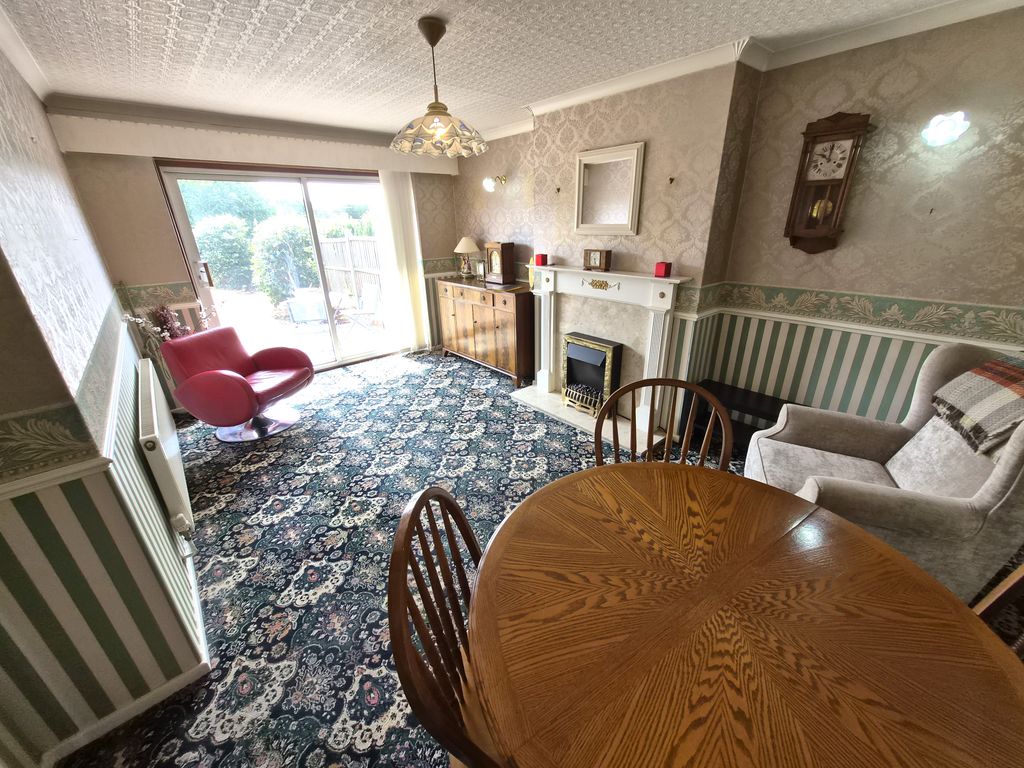 Property photo 2 of 11 Lounge