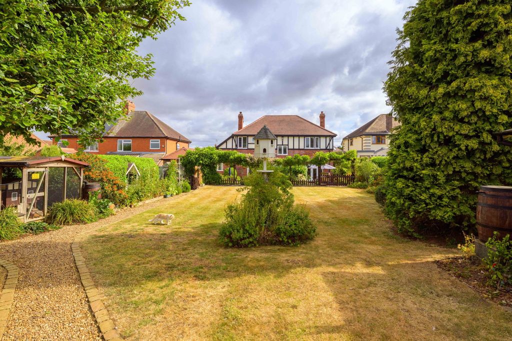Property photo 2 of 40