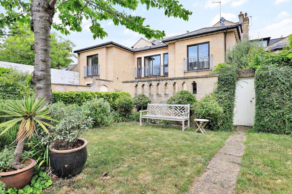 Property photo 2 of 22 Img18