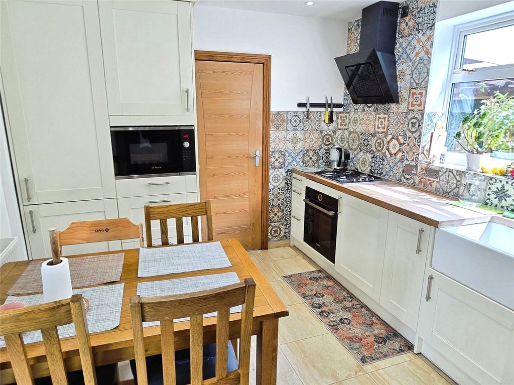 Property photo 3 of 18 Breakfast Kitchen