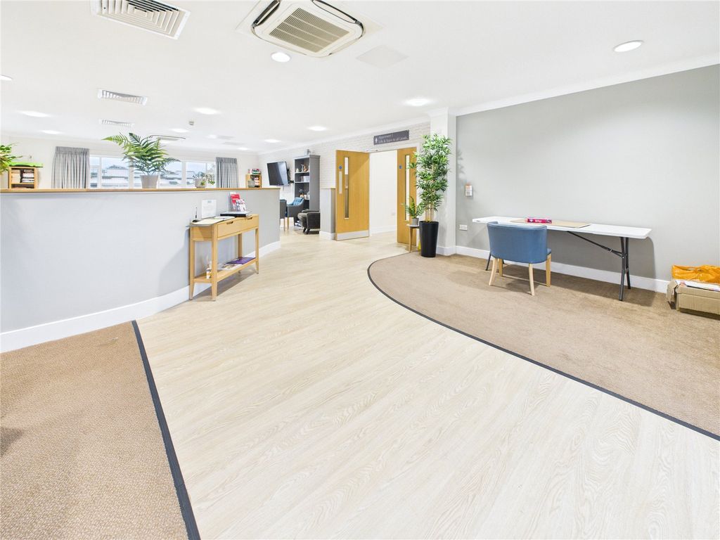 Property photo 3 of 19 Picture No. 02