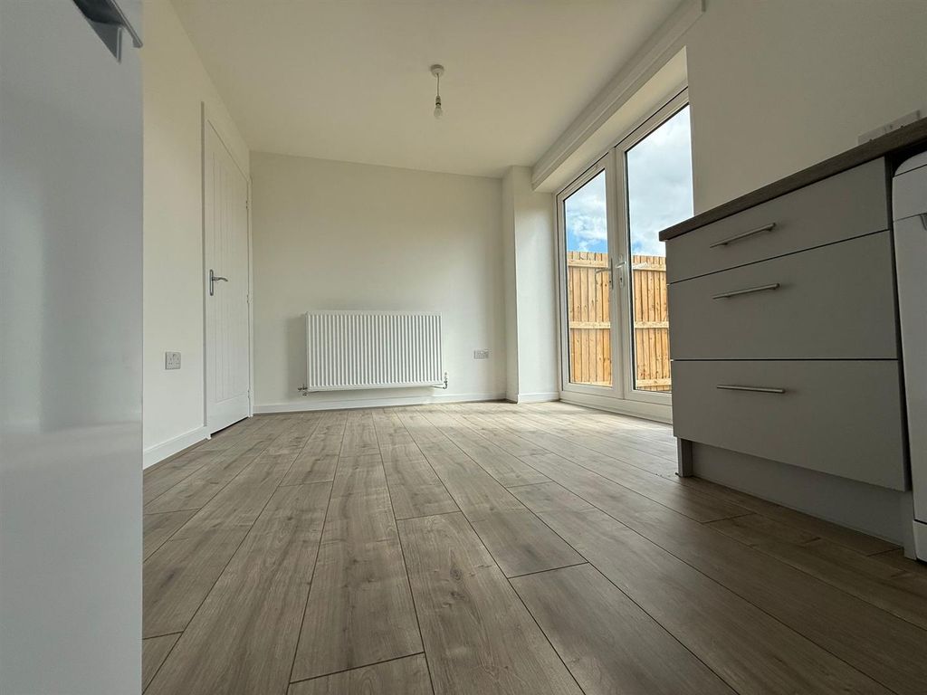 Property photo 3 of 19 7889E499-1E4E-4743-Bd01-8d8d22130d62.Jpg