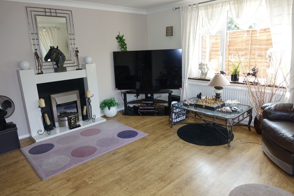 Property photo 2 of 15 Sitting Room