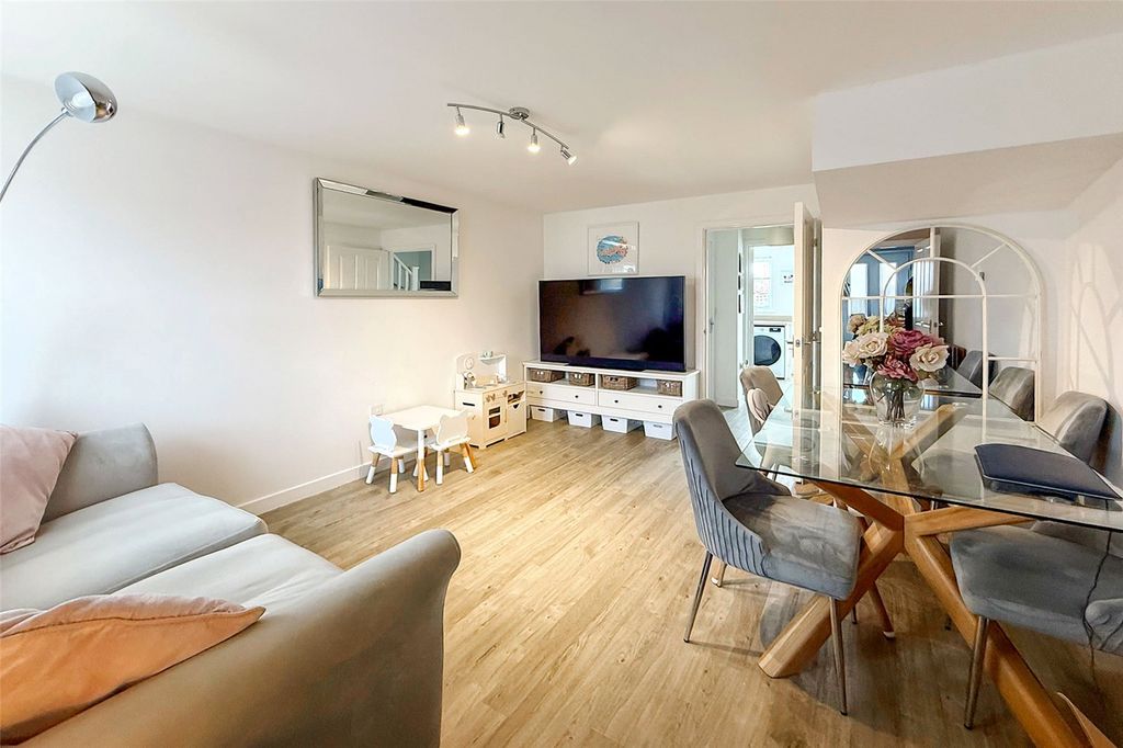 Property photo 2 of 17 Picture No. 24