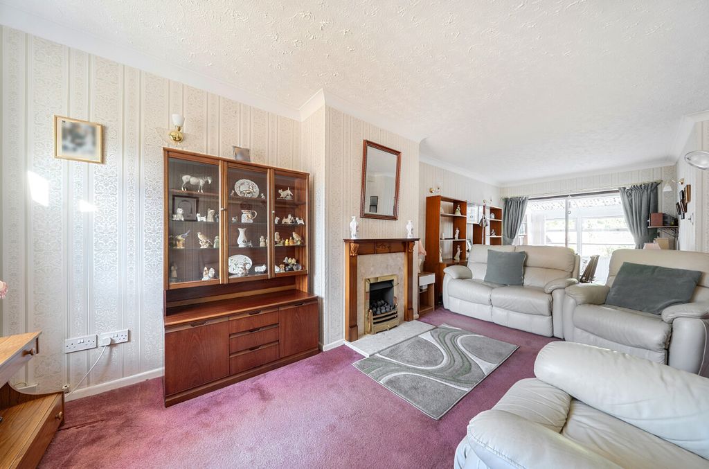 Property photo 2 of 12 15250999
