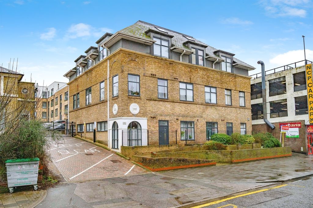 Property photo 1 of 8