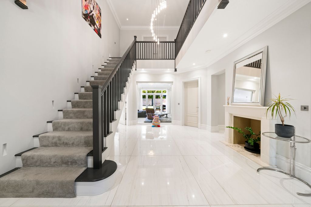 Property photo 2 of 22