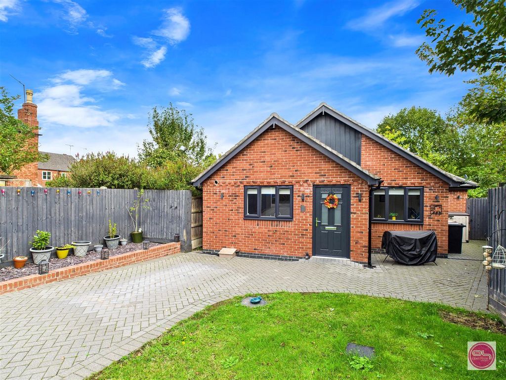 Property photo 2 of 30 Cross Street, Castle Gresley (2).Jpg