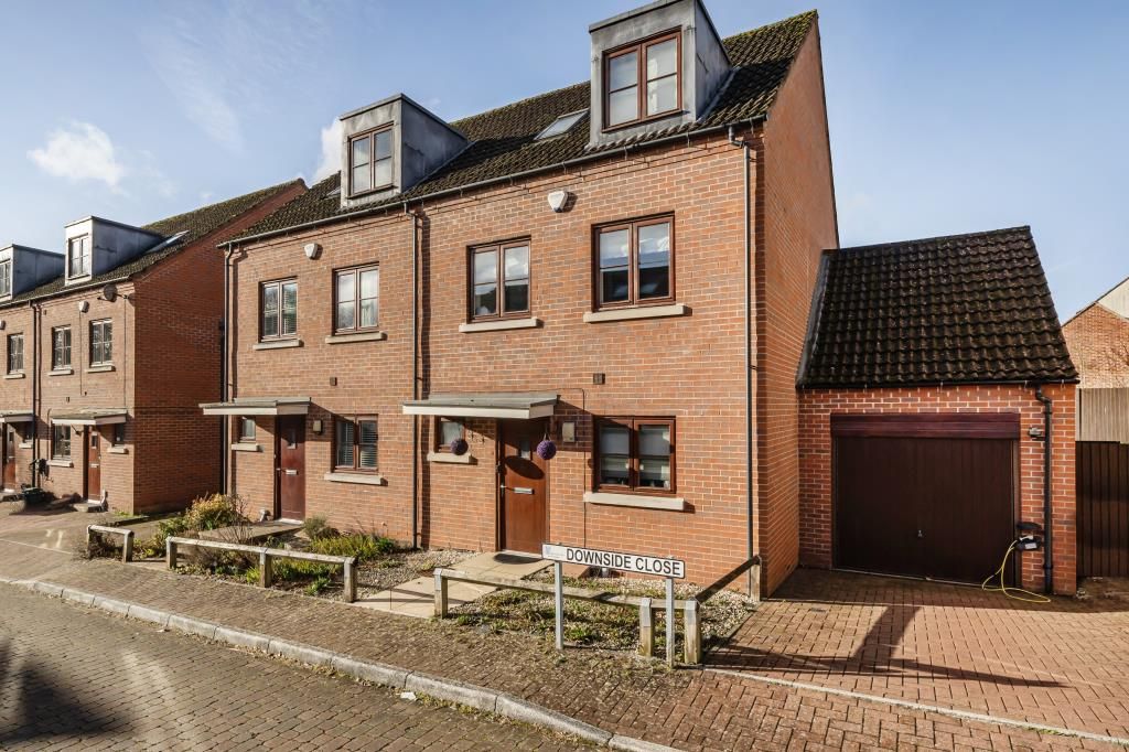 Property photo 1 of 17 External View