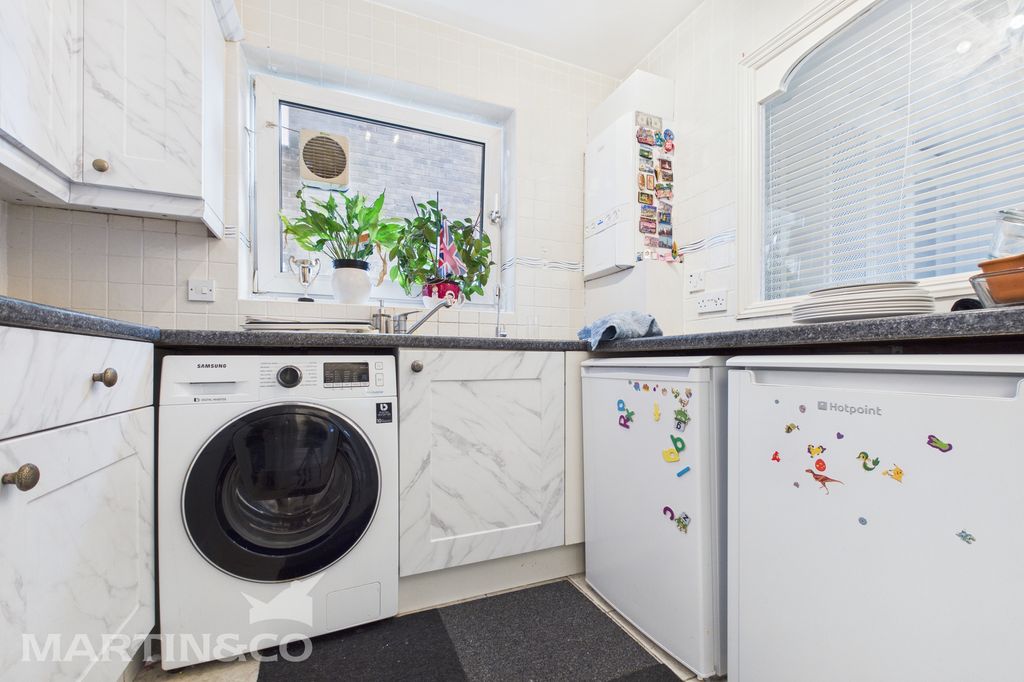 Property photo 2 of 12 Cam01953G0-Pr0132-Still007