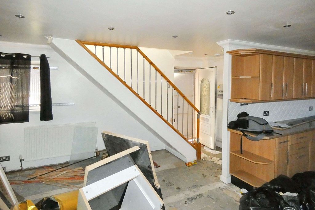 Property photo 2 of 17 115 Aberdovey Close, Bransholme, Hull, Hu7 5Df