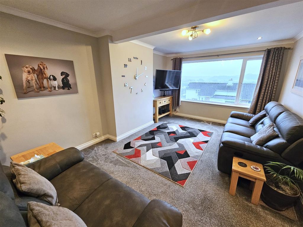 Property photo 3 of 13 Lounge/Diner