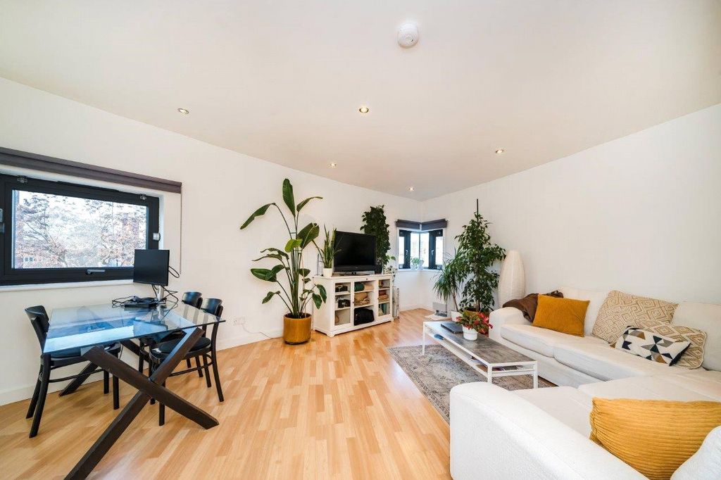 Property photo 1 of 8 Living Room