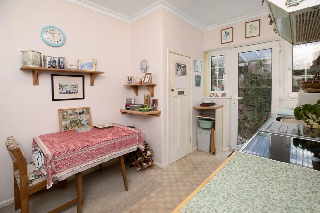 Property photo 2 of 25