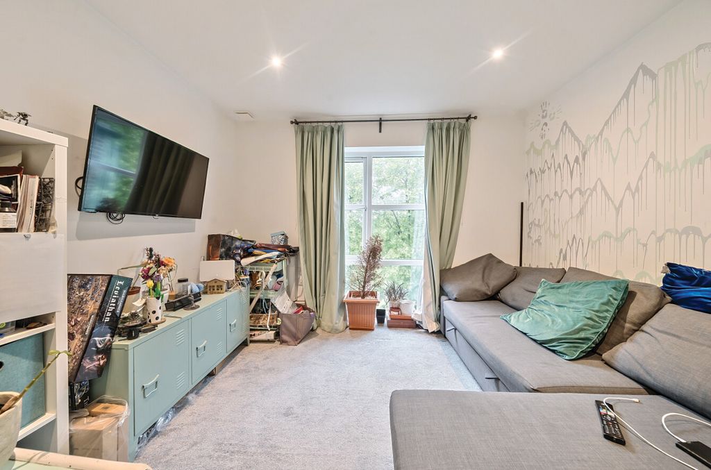 Property photo 3 of 9 1296240-6-6835E43...