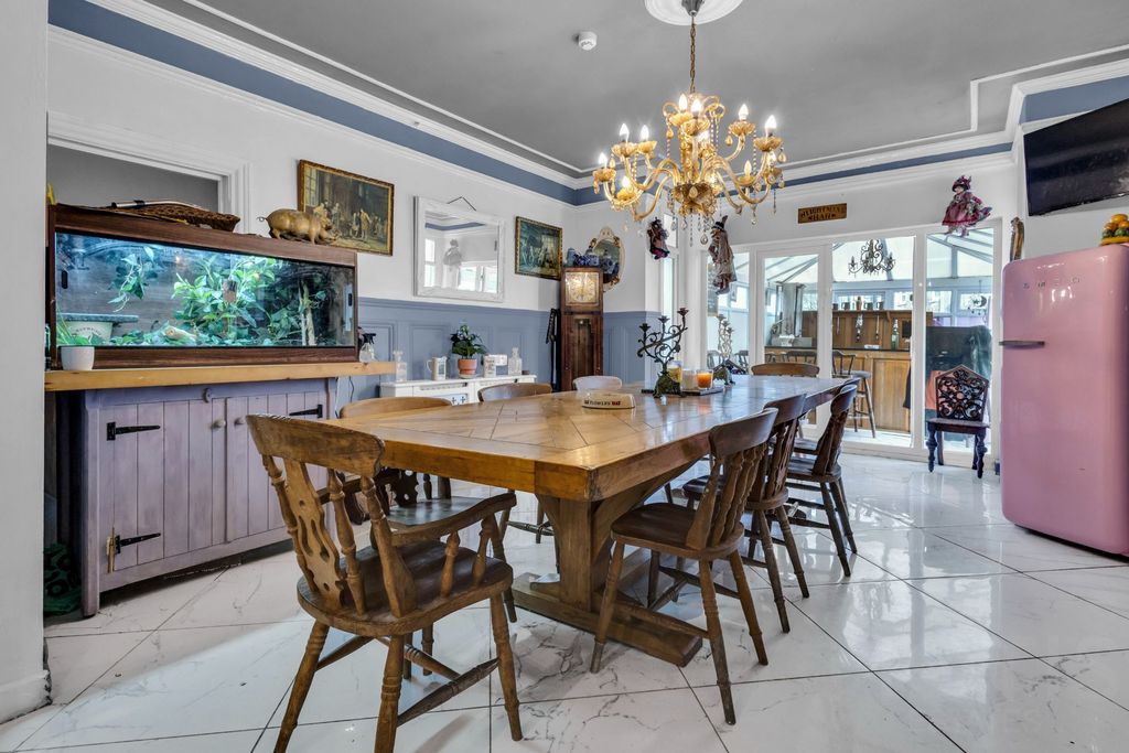 Property photo 2 of 18 Photo 10