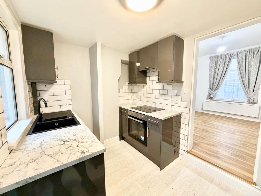 Property photo 2 of 12 Picture 2