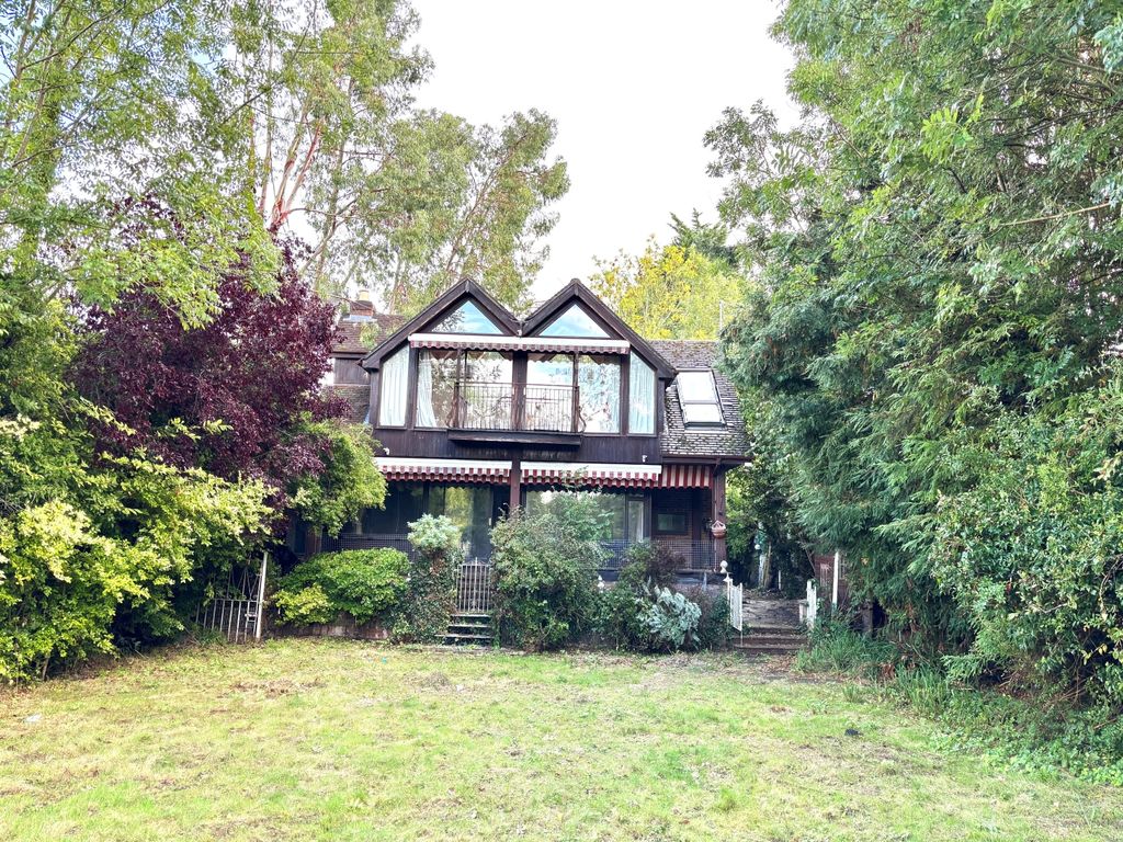 Property photo 1 of 14 Front