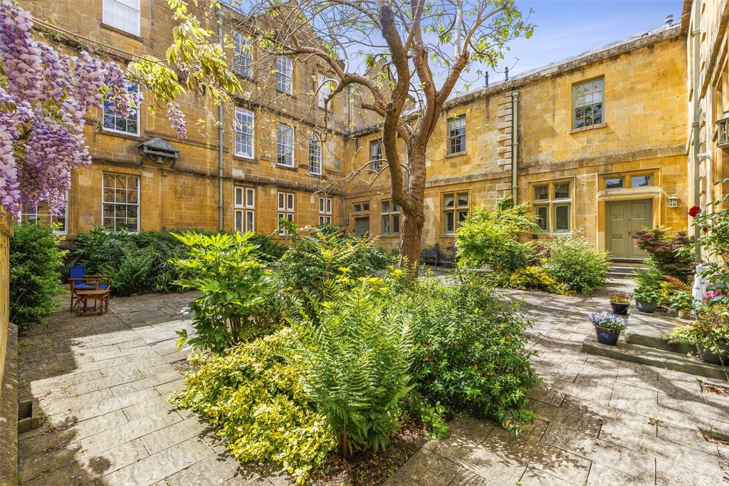 Property photo 1 of 19 Courtyard