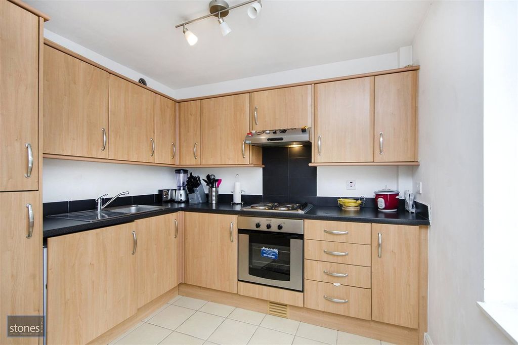 Property photo 2 of 10 Kitchen