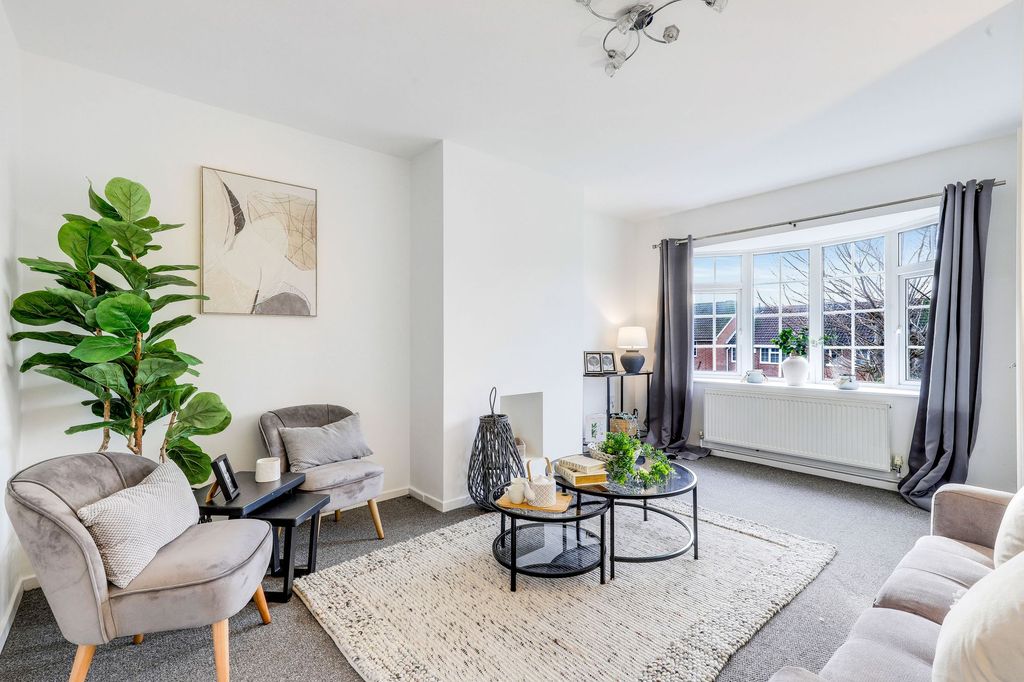 Property photo 2 of 21 Living Room