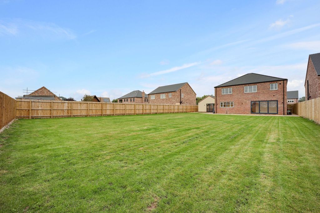 Property photo 3 of 44