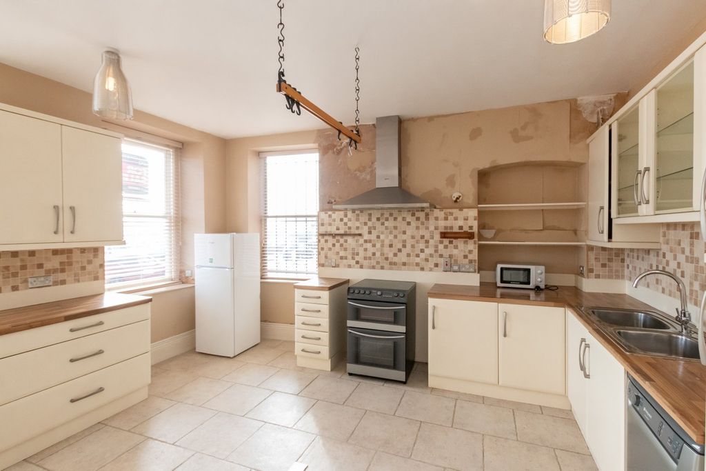 Property photo 2 of 18 Picture No. 01