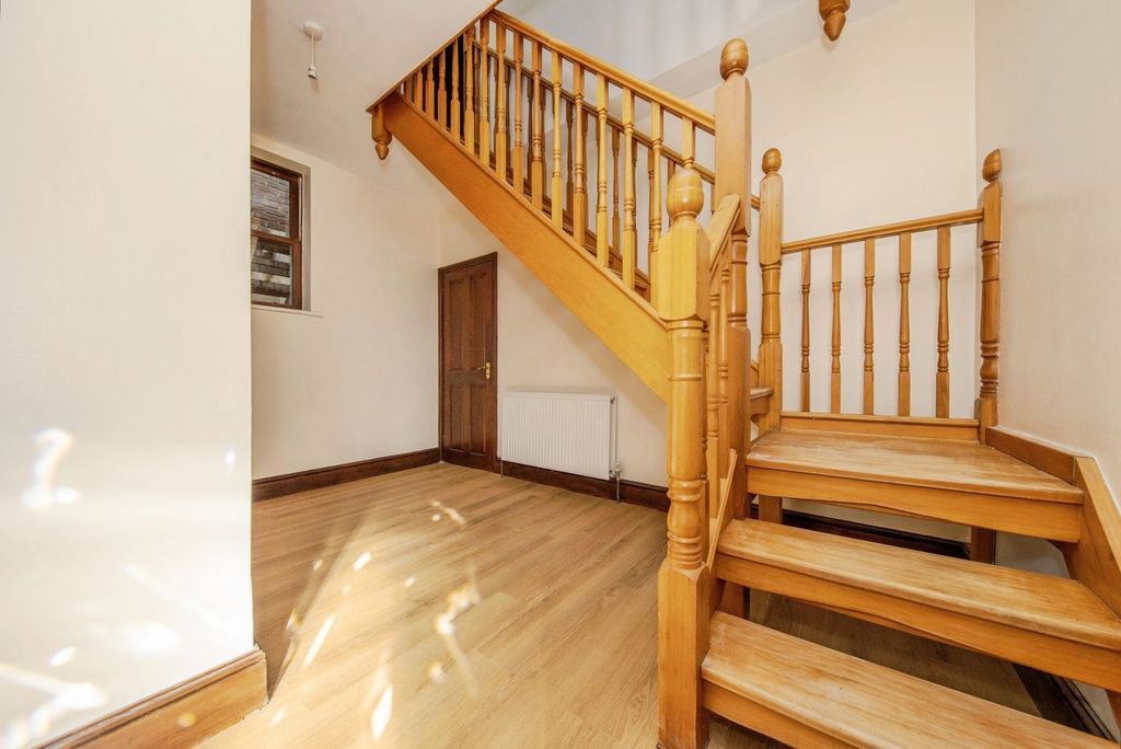 Property photo 3 of 15 Photo