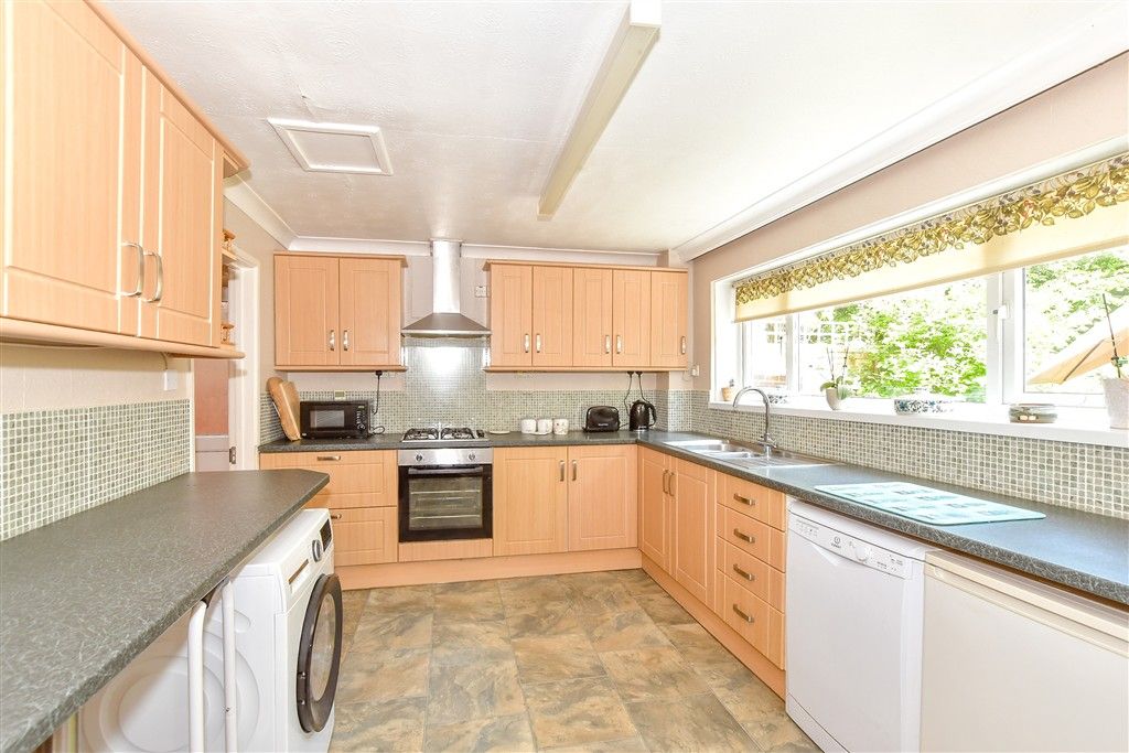 Property photo 3 of 12 Kitchen