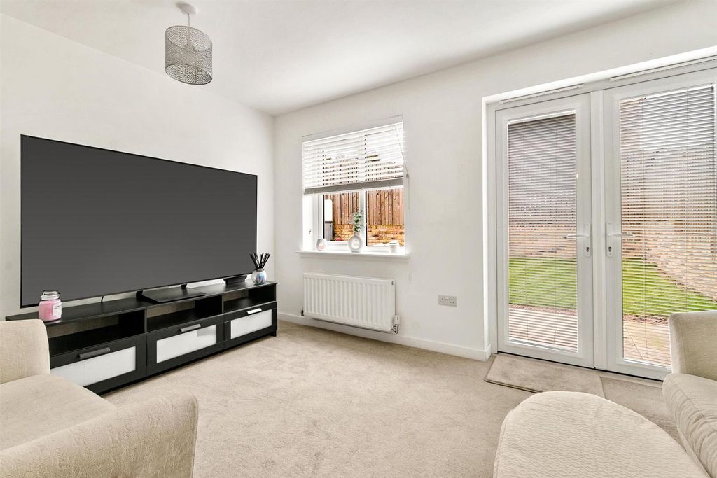 Property photo 3 of 27
