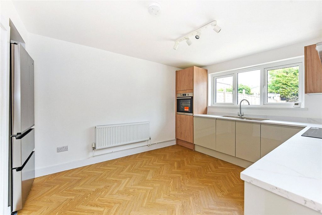 Property photo 3 of 15 Picture No. 10