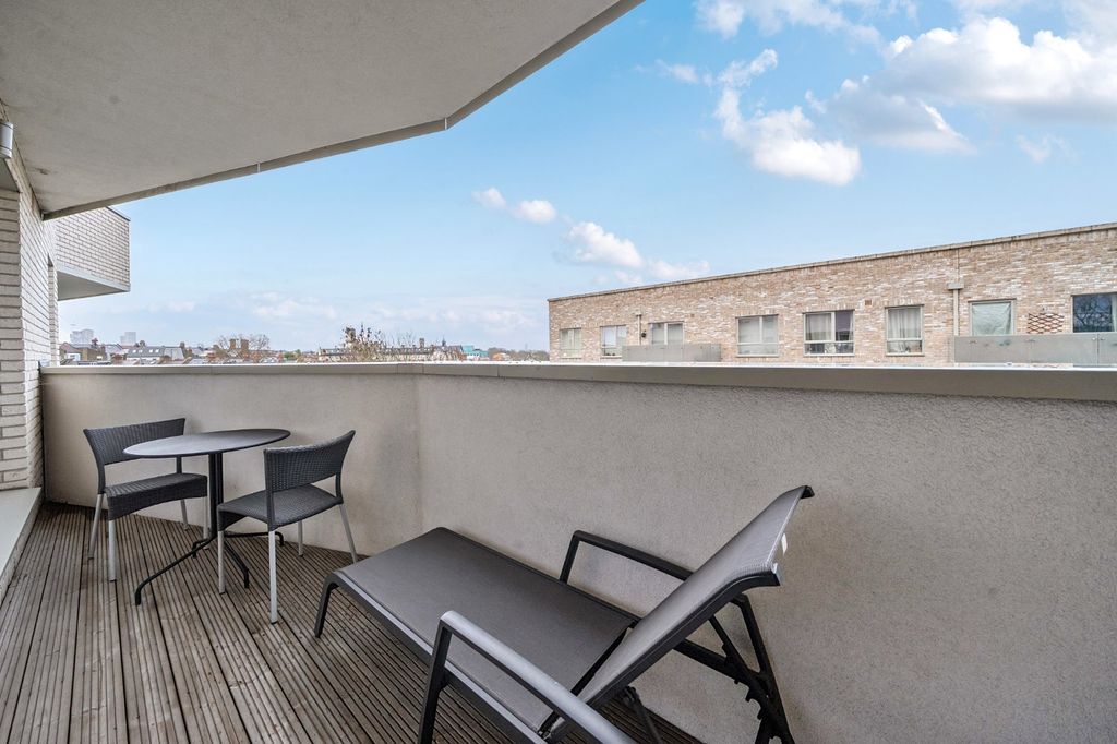 Property photo 2 of 13 Picture No. 11