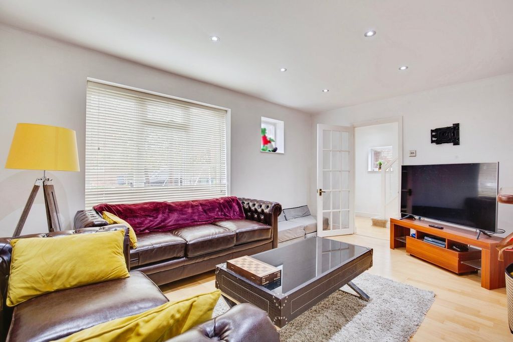 Property photo 3 of 18