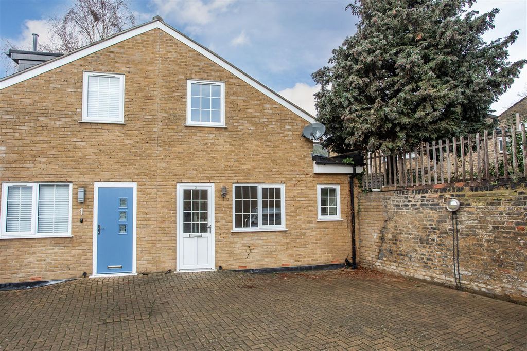 Property photo 1 of 18 Exterior