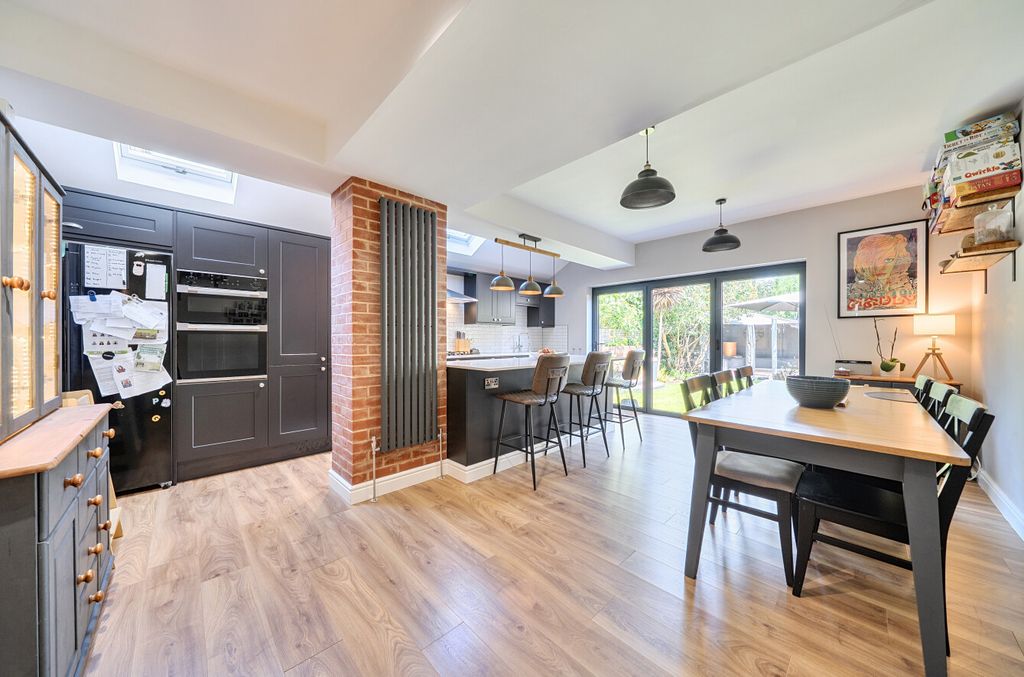 Property photo 2 of 14 1481302-18-6A3556...