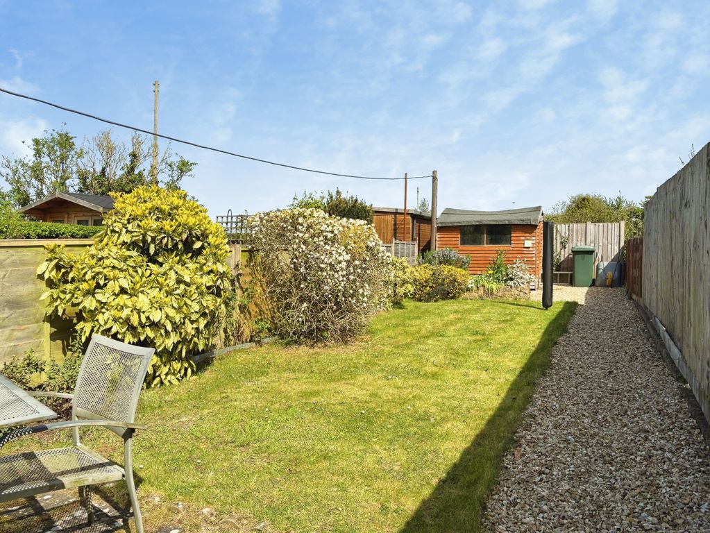 Property photo 2 of 25 E71078ee-18