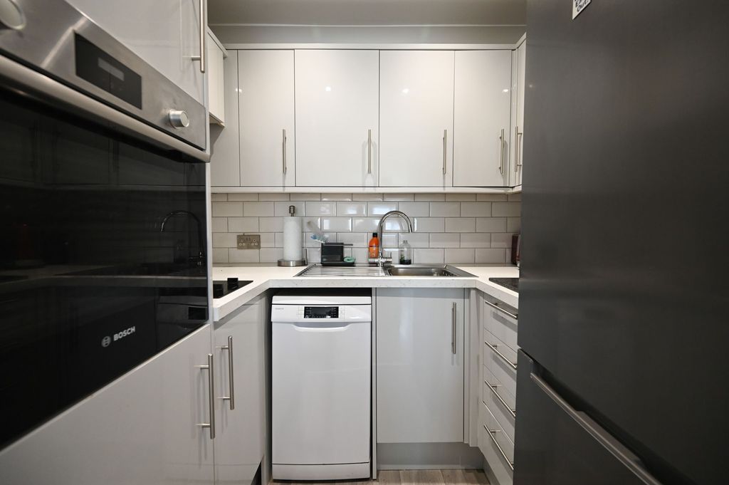 Property photo 2 of 7 Kitchen