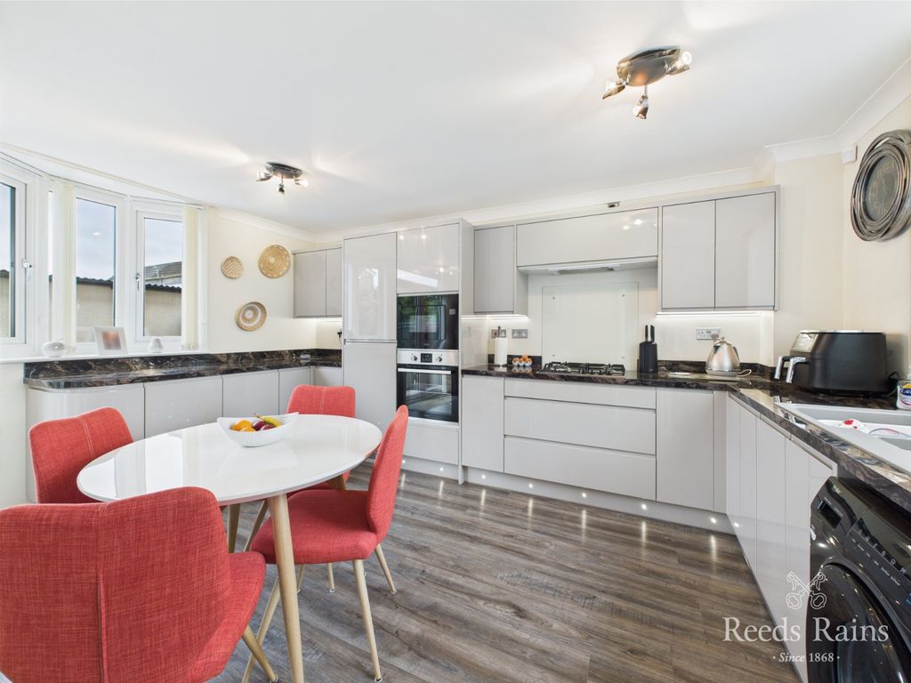 Property photo 3 of 23 Kitchen/Dining Room